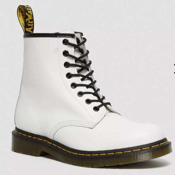 Dr. Martens Shoes - Dr. Martens Smooth Leather Lace Up Boots Women’s Size 8/Mens size 7